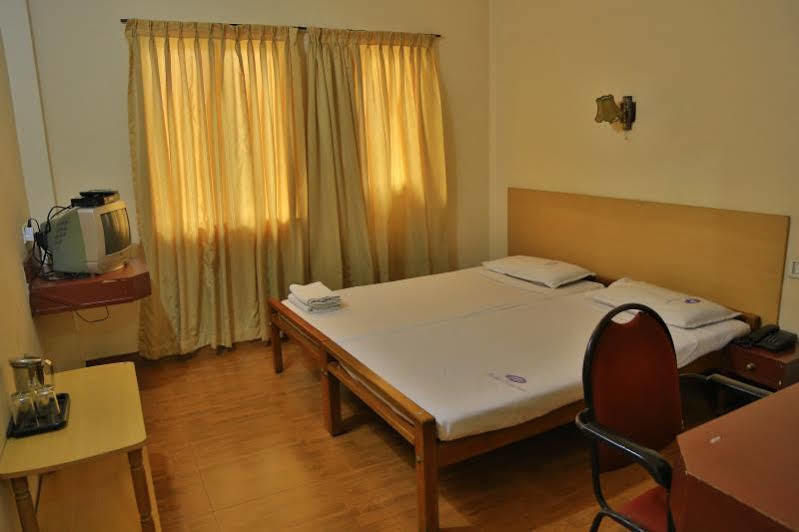 Hotel Srinivas Kochi Eksteriør bilde